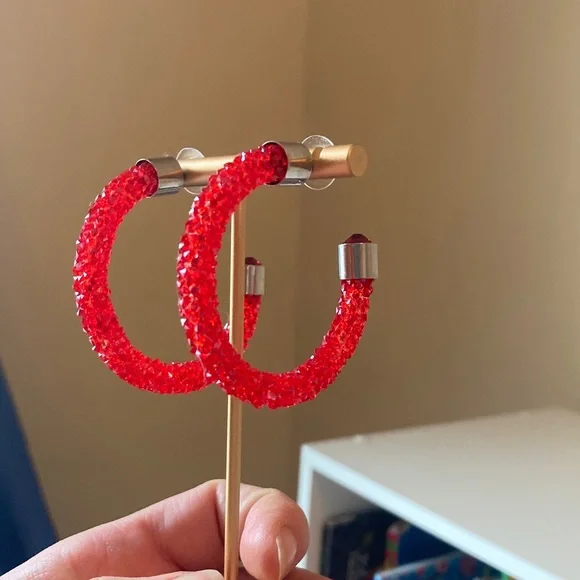 Red Crystal Textured Hoop Earrings - Picture 4 of 9